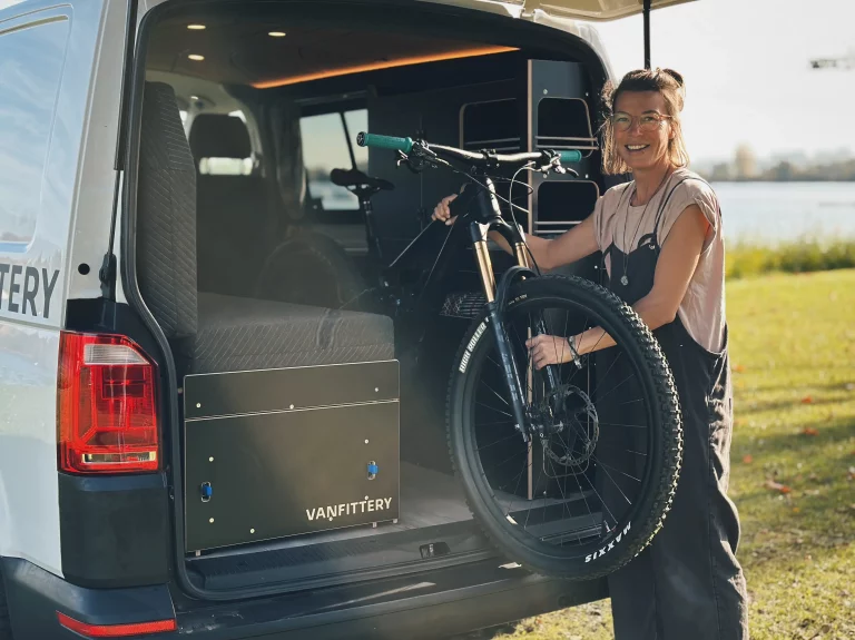 Das Fahrrad, SUP oder die Angeln sollen mit? Dann ist das Bett Querauszug vielleicht die Lösung für dich.