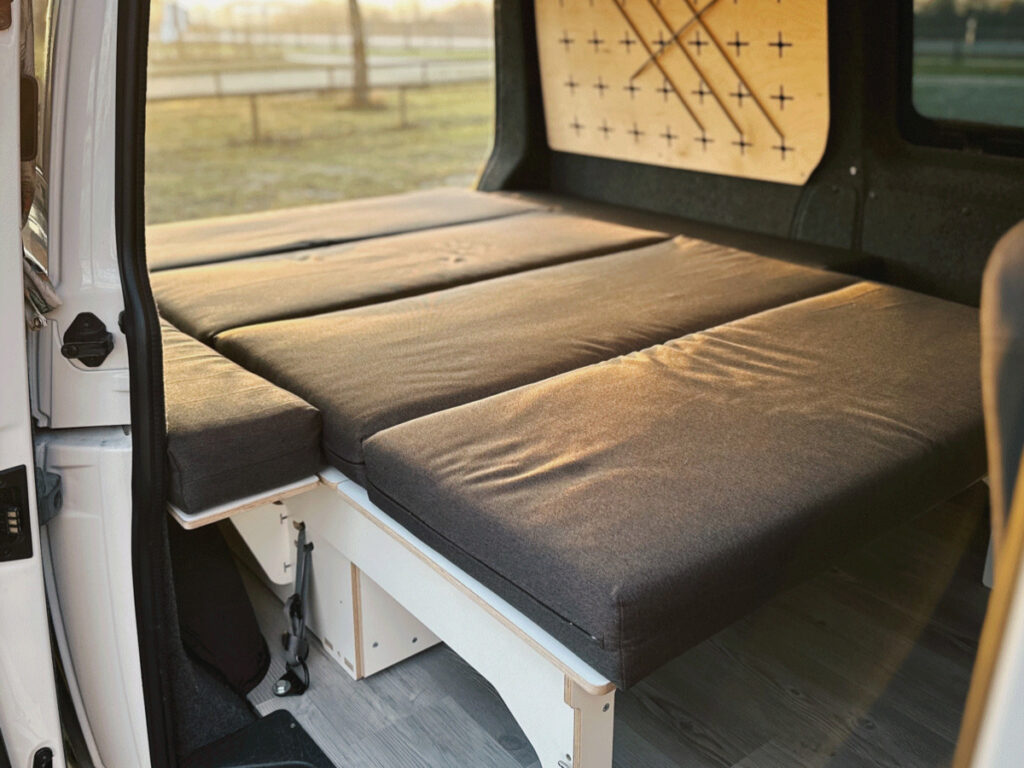 Spannende Campingbox Mit Bett Bildnull