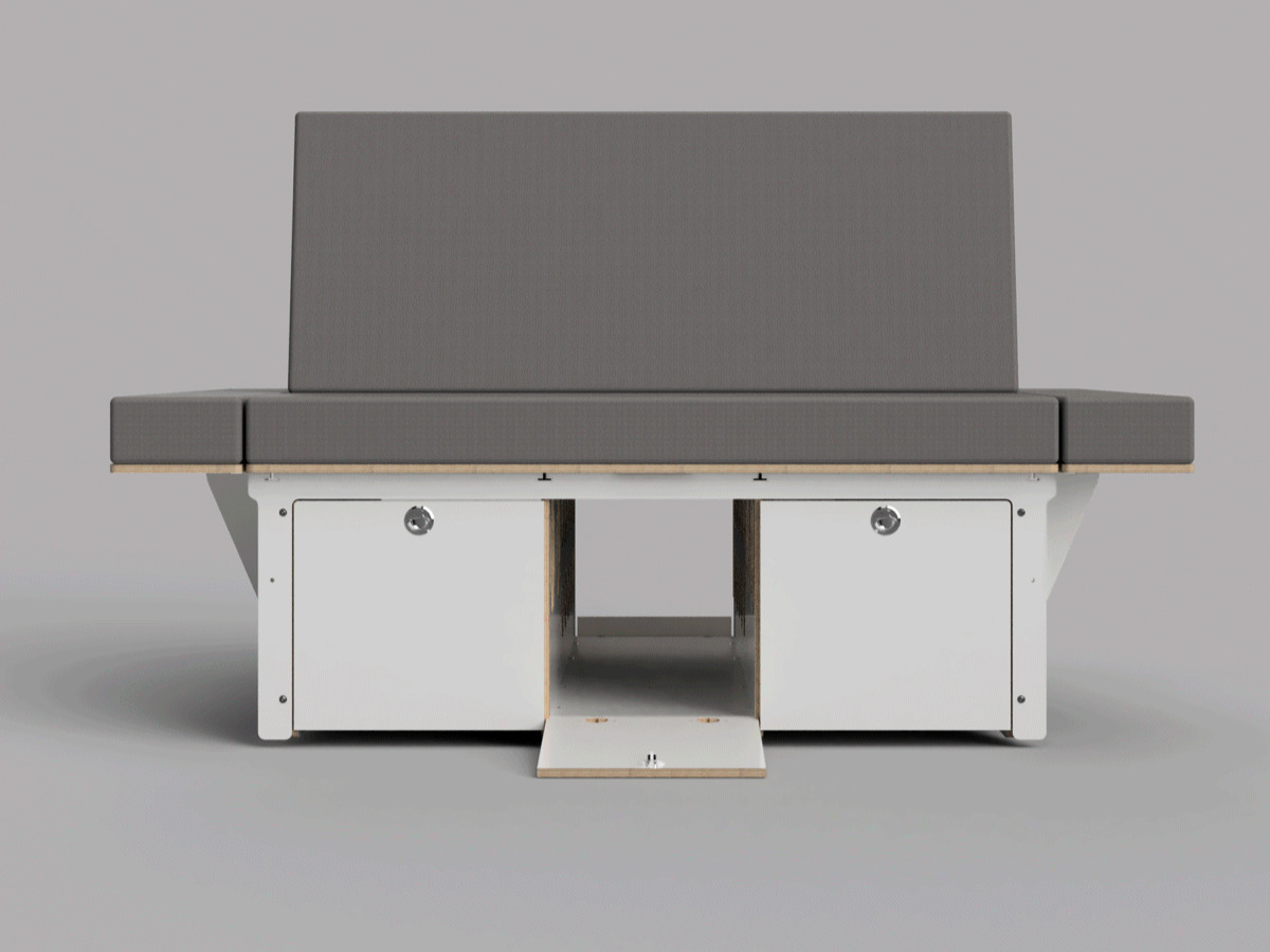 Ein modernes, multifunktionales Campingmöbelstück mit einer grauen Polsterung, das als Sofa und Schlafgelegenheit dient und über integrierte Stauraummöglichkeiten verfügt.